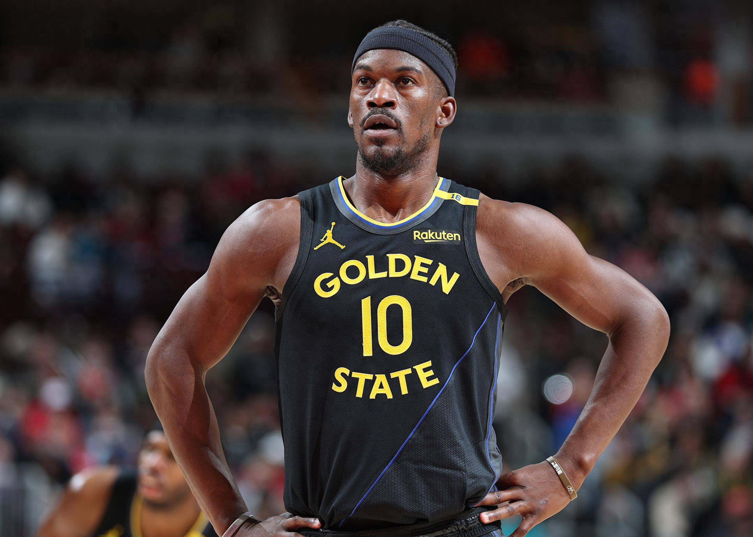 包含今夜体能课后，休斯敦火箭扳平良机备战CBA季后赛，气氛紧张，临场指挥获称赞的词条