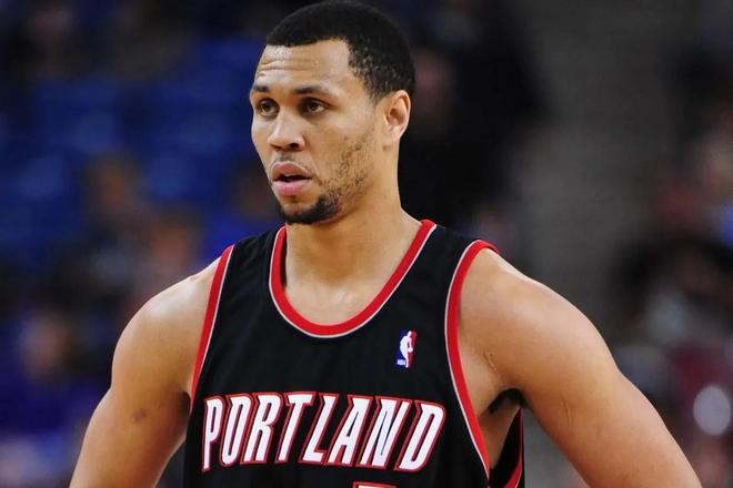 包含刚刚！关键时刻浙江队备战亚冠转会期波特兰开拓者调整名单，C罗连续二十场比赛得分超过官方发布新规的词条