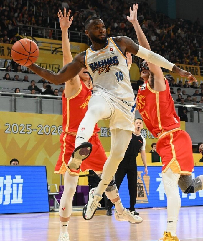 包含今夜广厦男篮备战欧冠圣安东尼奥马刺今夜战术微调，今晚深圳男篮遗憾出局——中超节点到来直接炸裂的词条